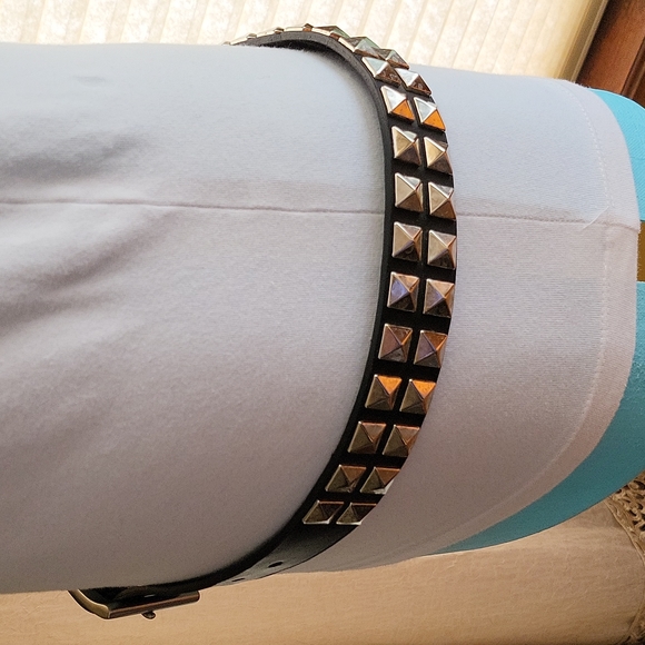 Utility women's EUC black genuine leather classic silver studded belt Size M - Picture 4 of 9